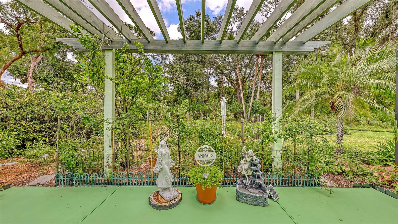 7604 WEEPING WILLOW CIR