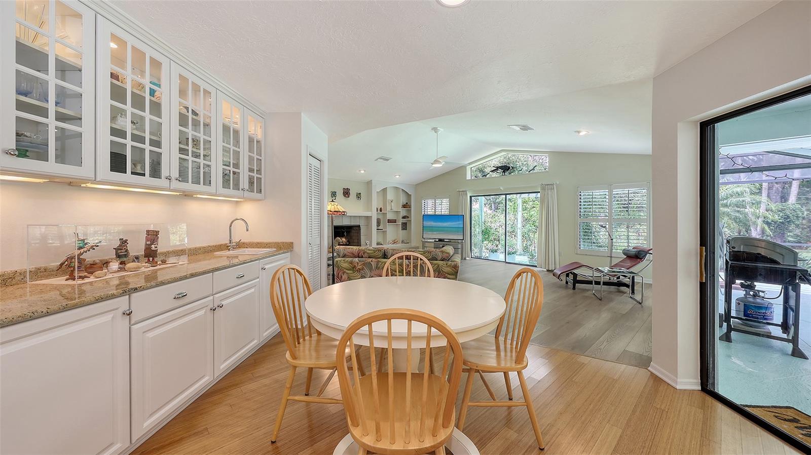 7604 WEEPING WILLOW CIR