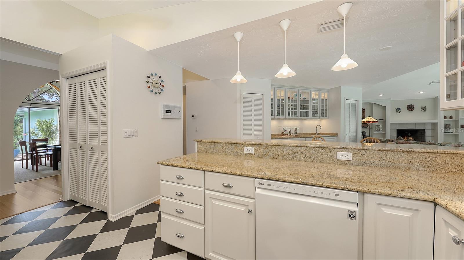 7604 WEEPING WILLOW CIR