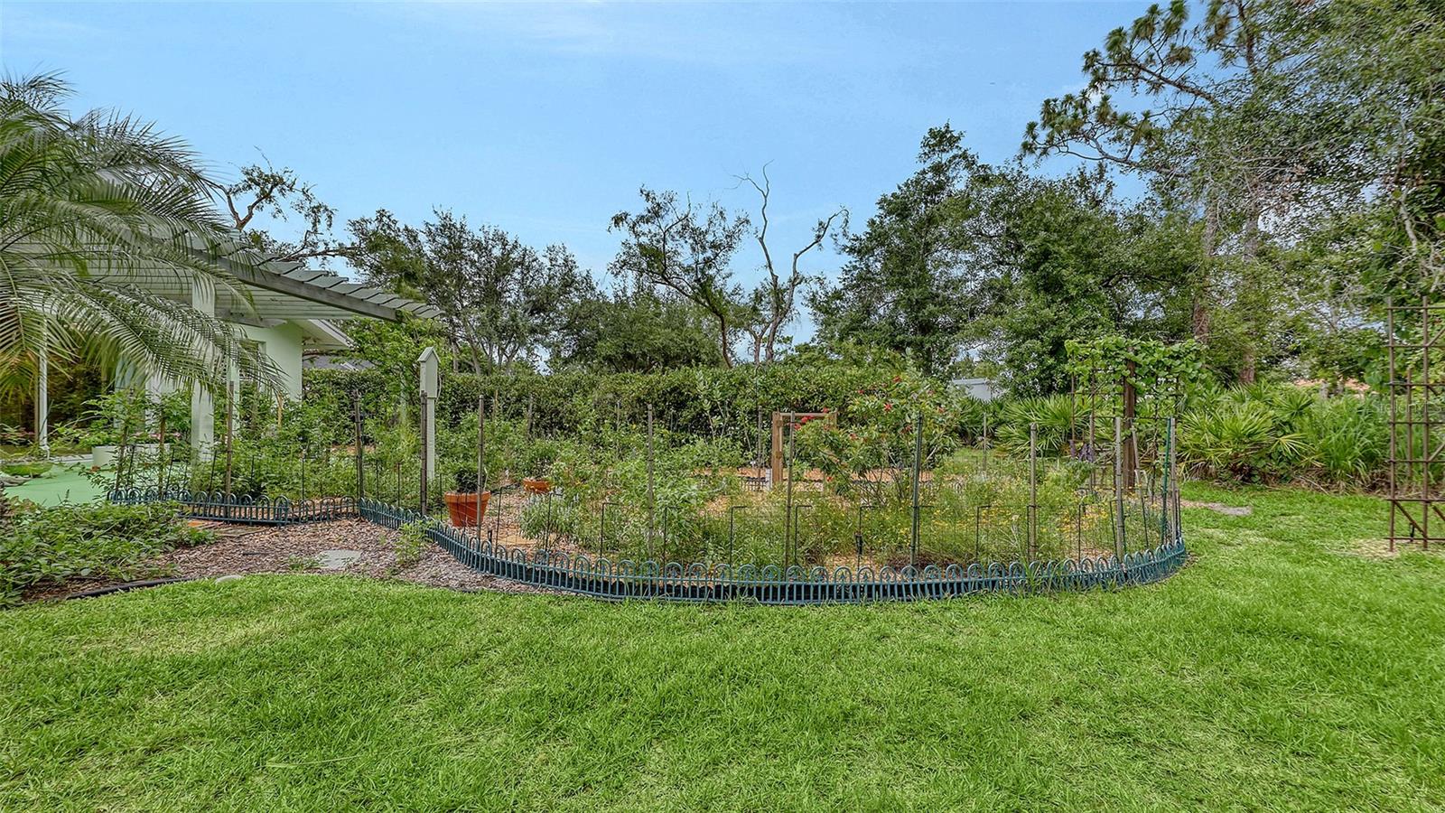 7604 WEEPING WILLOW CIR