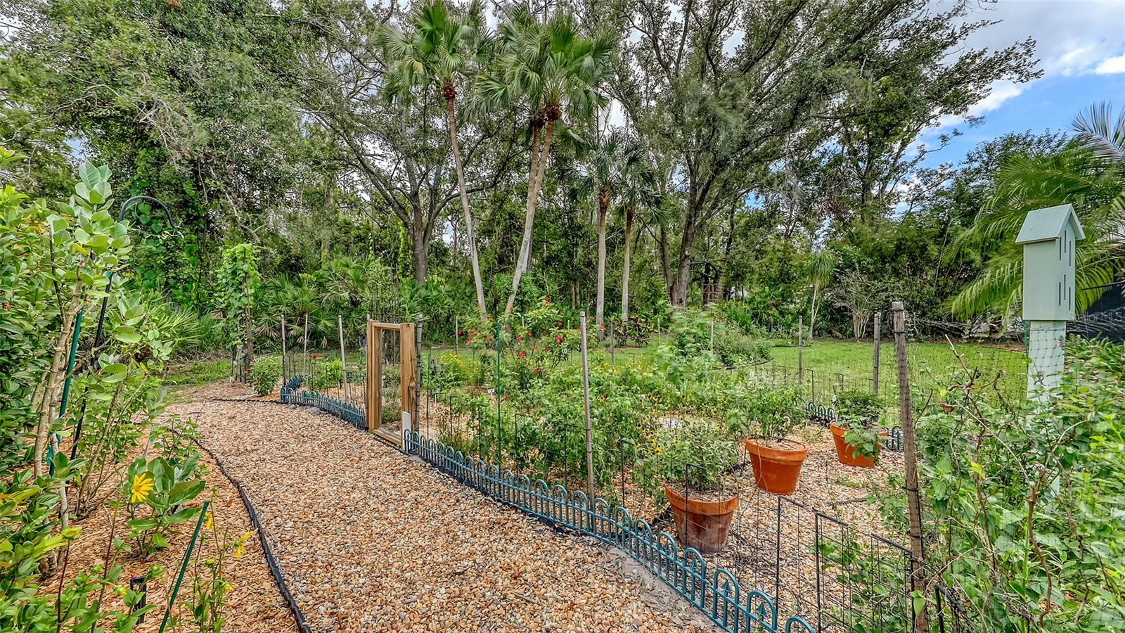 7604 WEEPING WILLOW CIR