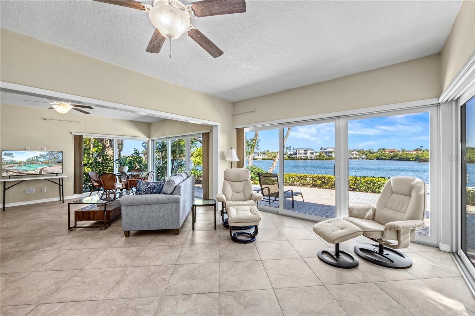 1320 MOONMIST DR #B-11