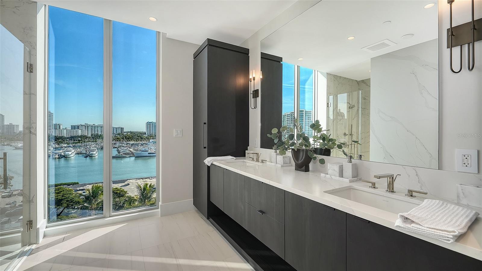 253 GOLDEN GATE PT #701