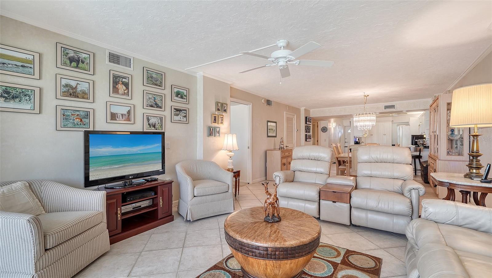 19 WHISPERING SANDS DR #201