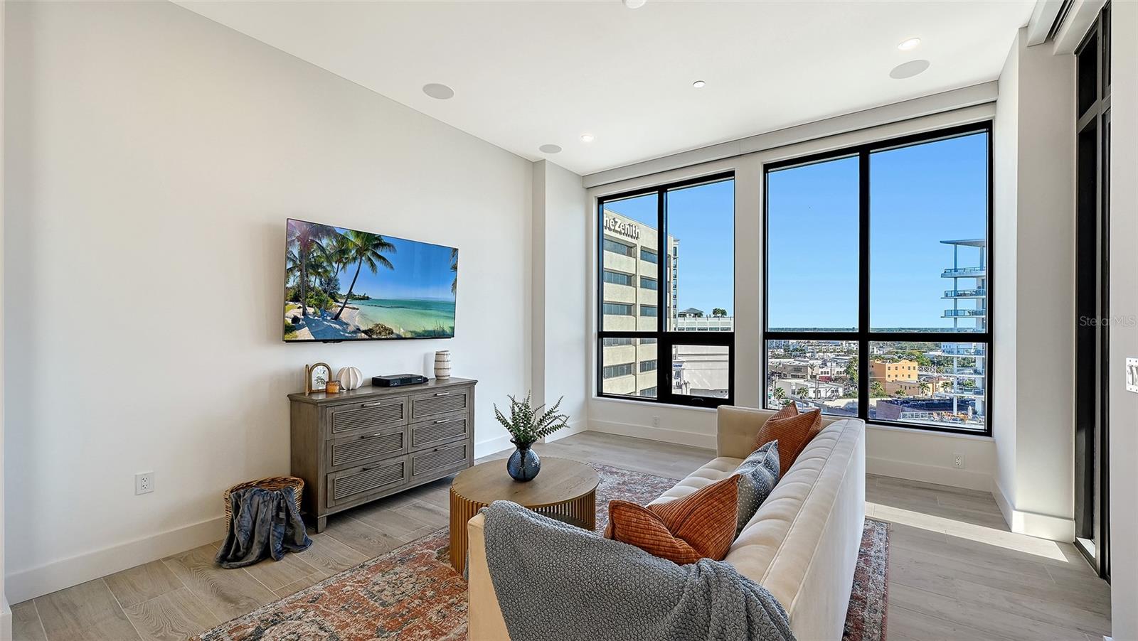 33 S PALM AVE #904