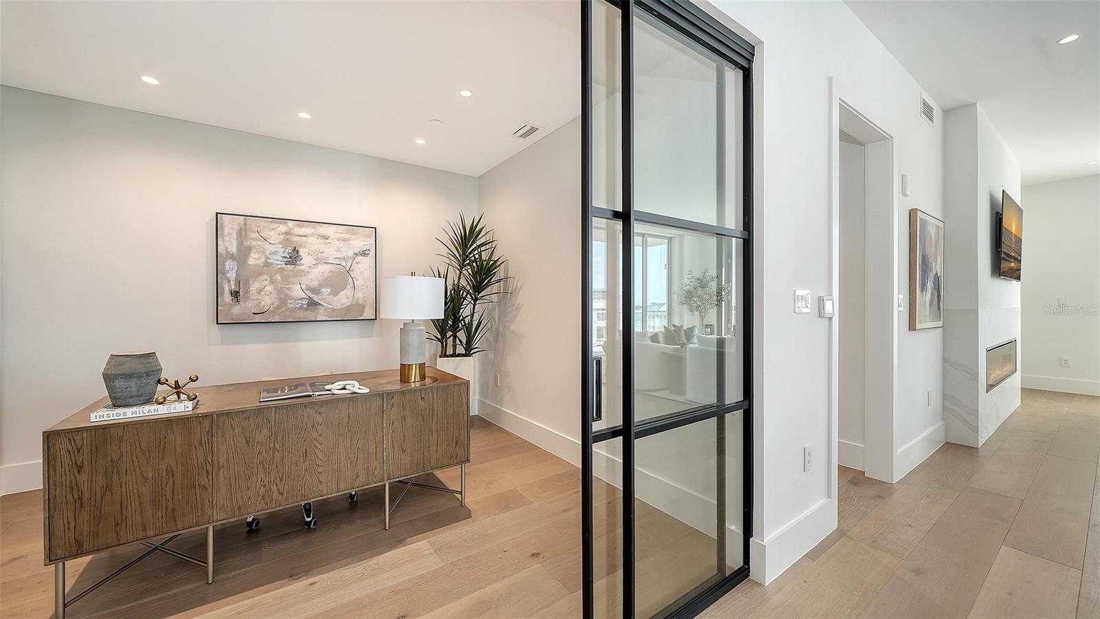 253 GOLDEN GATE POINT #703