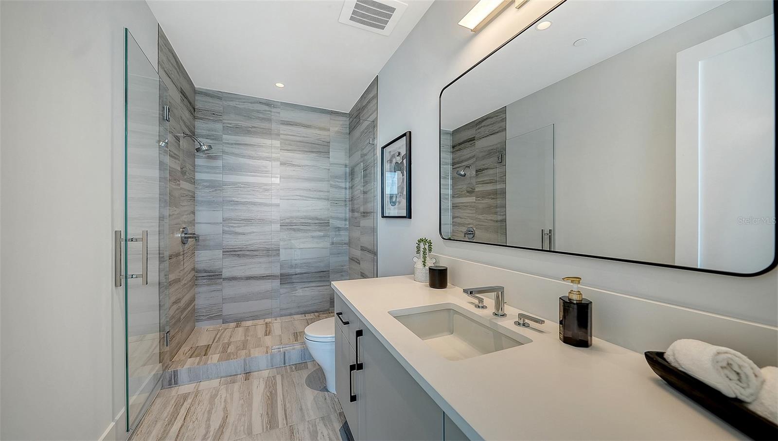 253 GOLDEN GATE POINT #703