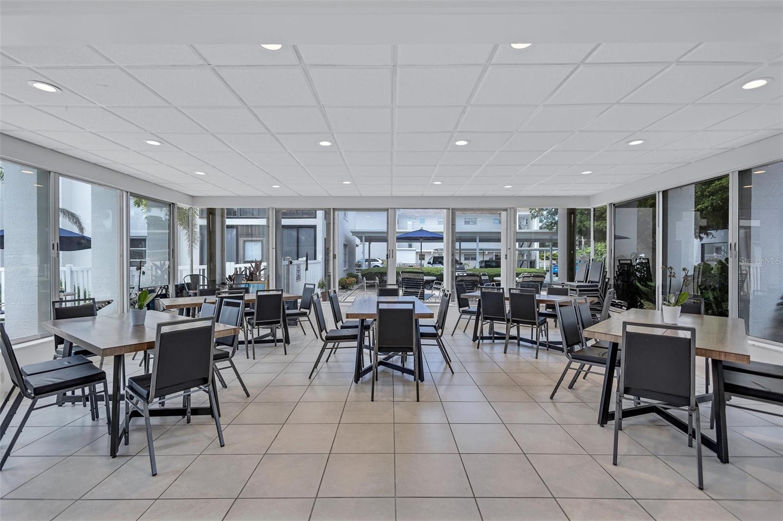 191 VISTA HERMOSA CIR