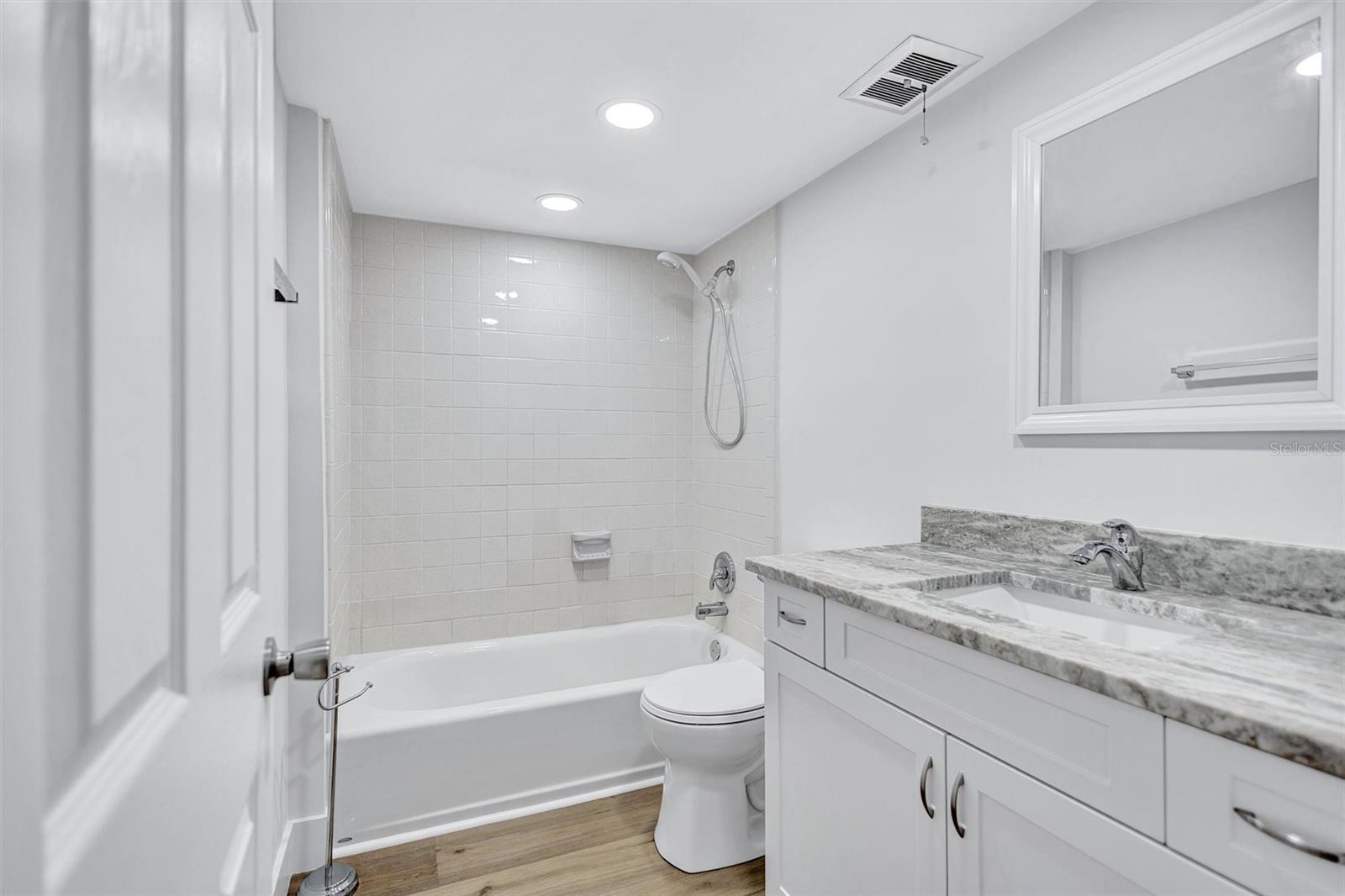 191 VISTA HERMOSA CIR