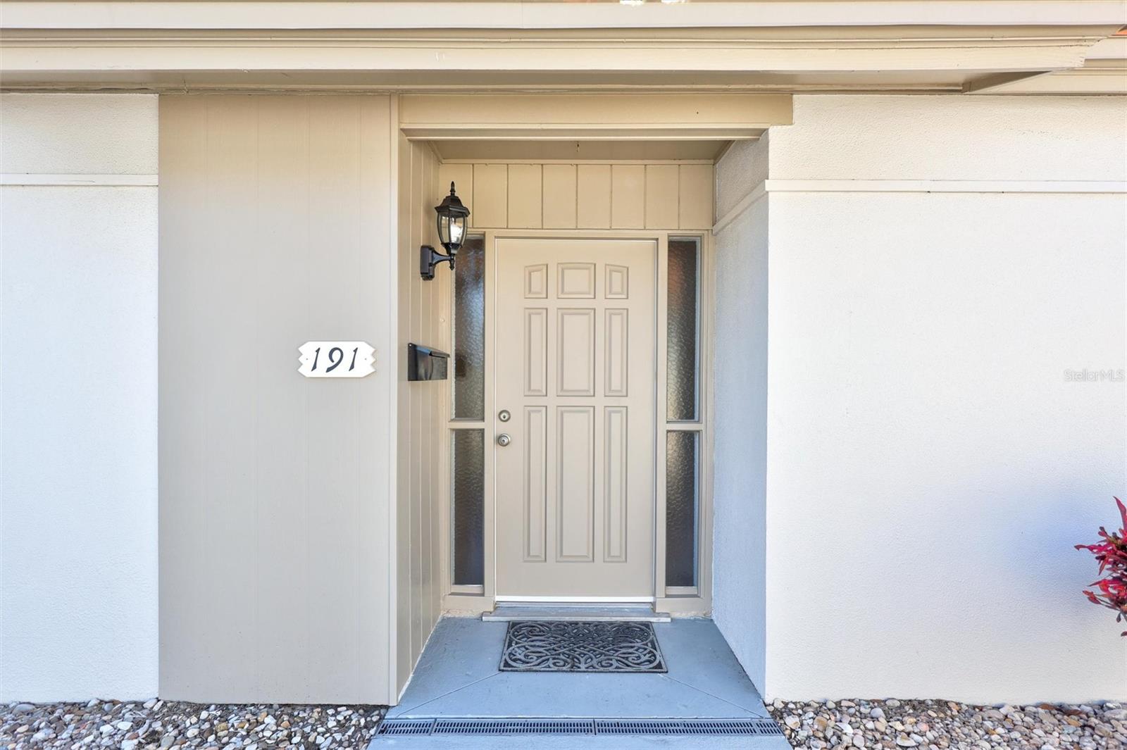 191 VISTA HERMOSA CIR