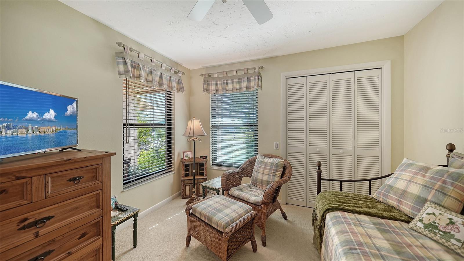 3941 PRAIRIE DUNES DR