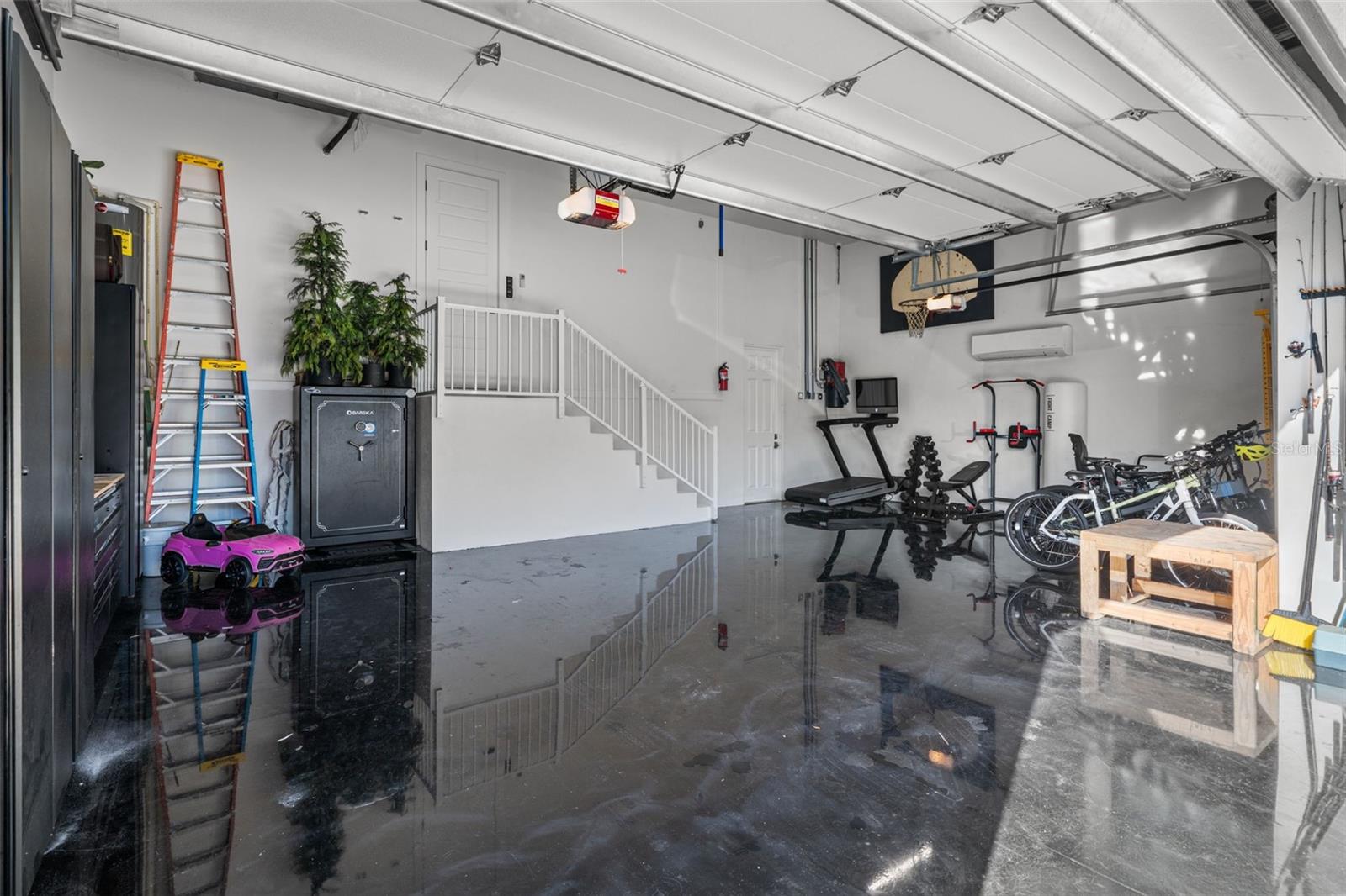 1643 STANFORD LN
