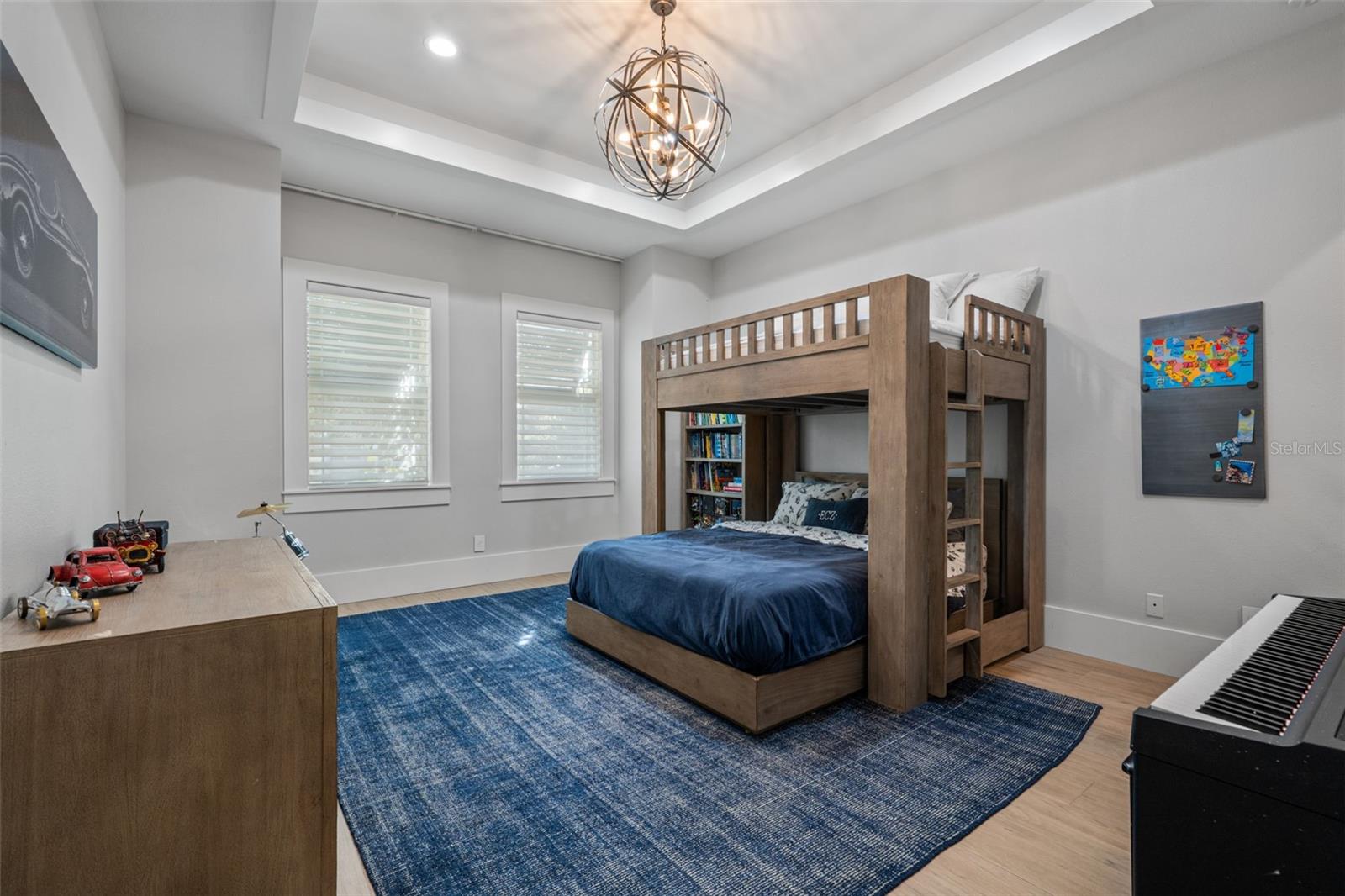 1643 STANFORD LN