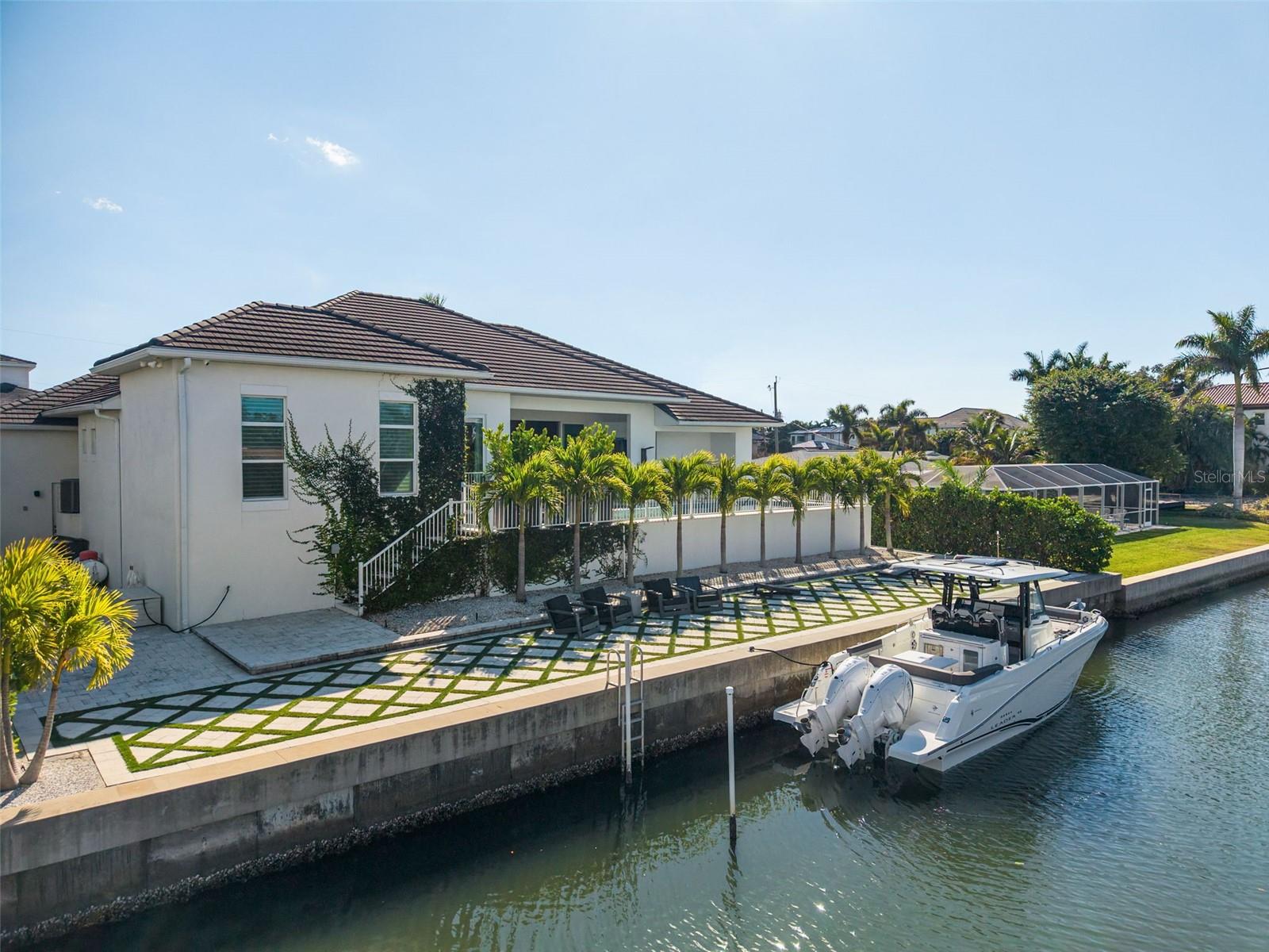1643 STANFORD LN