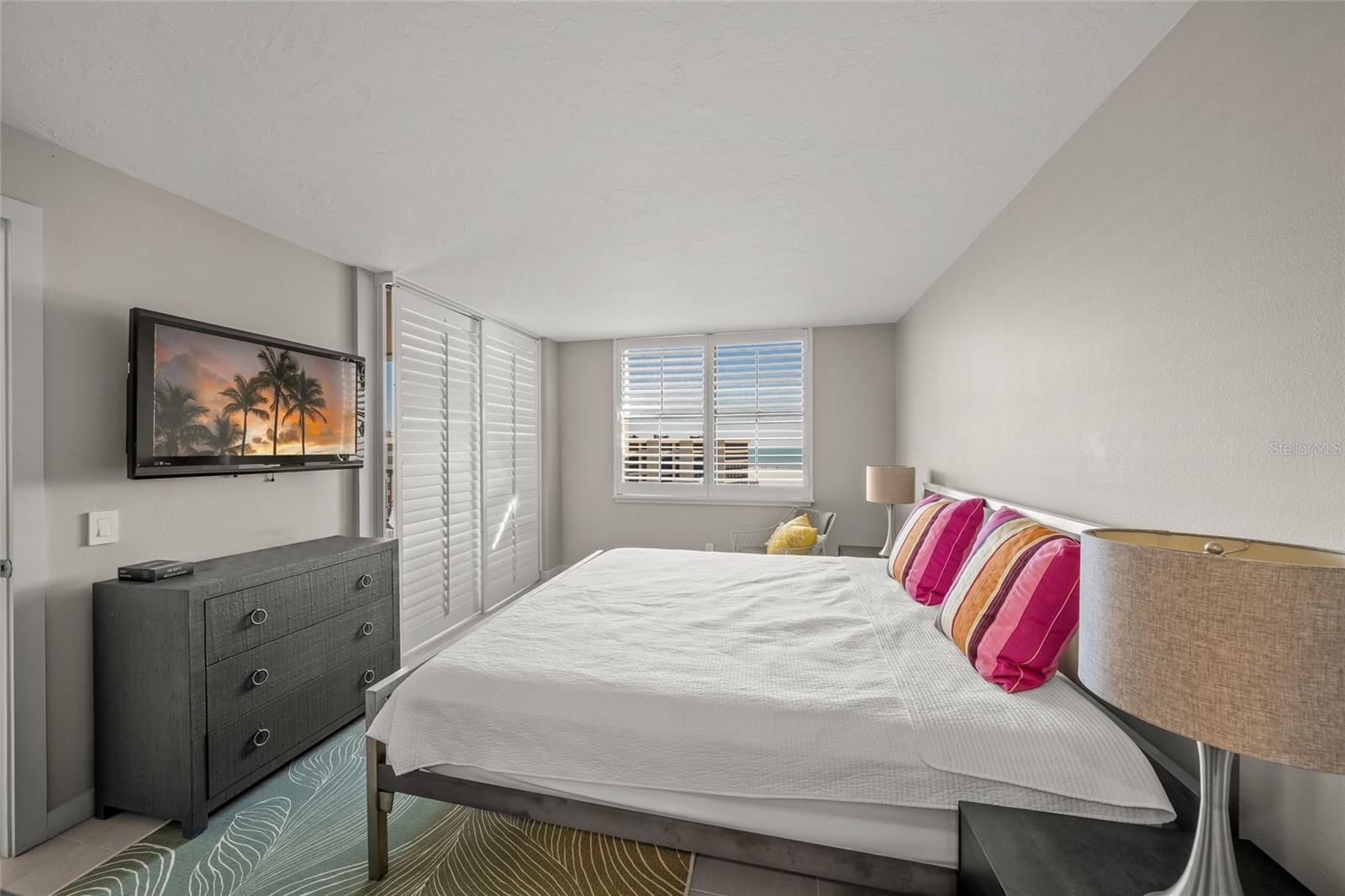 5750 MIDNIGHT PASS RD #704E