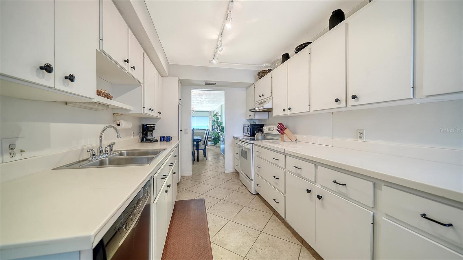 19 WHISPERING SANDS DR ##204