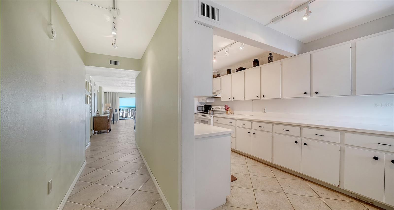 19 WHISPERING SANDS DR ##204