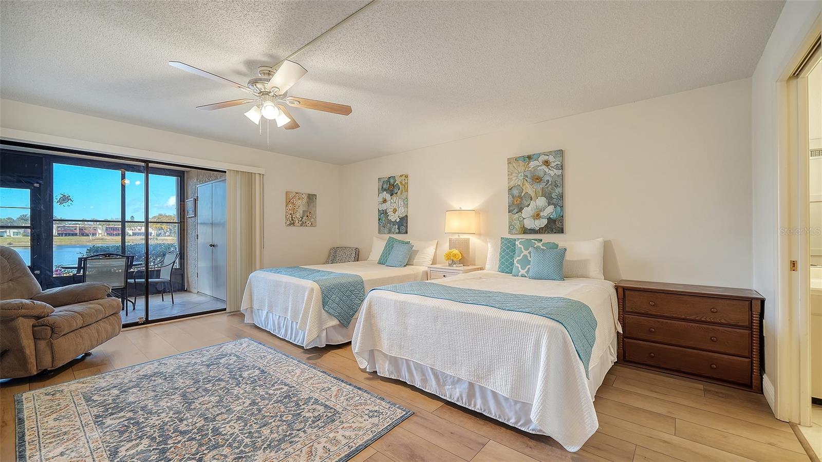 214 LAKEWOOD DR #214