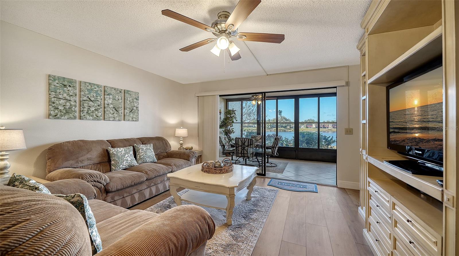 214 LAKEWOOD DR #214