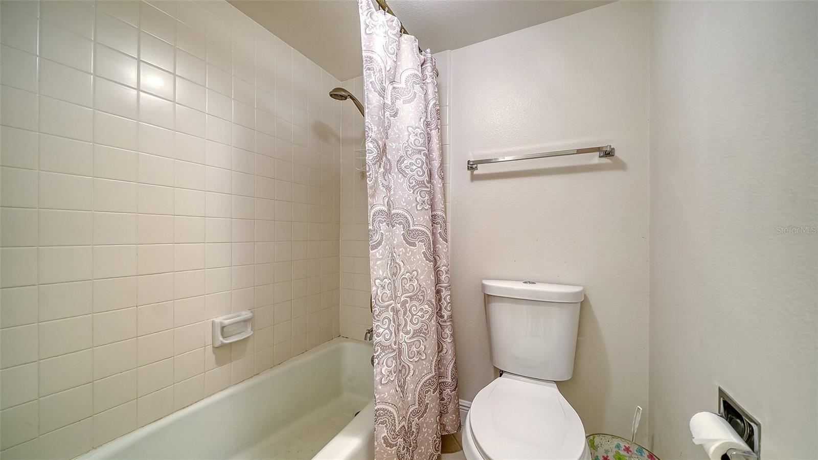 214 LAKEWOOD DR #214