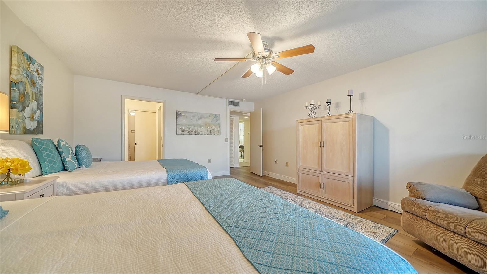 214 LAKEWOOD DR #214