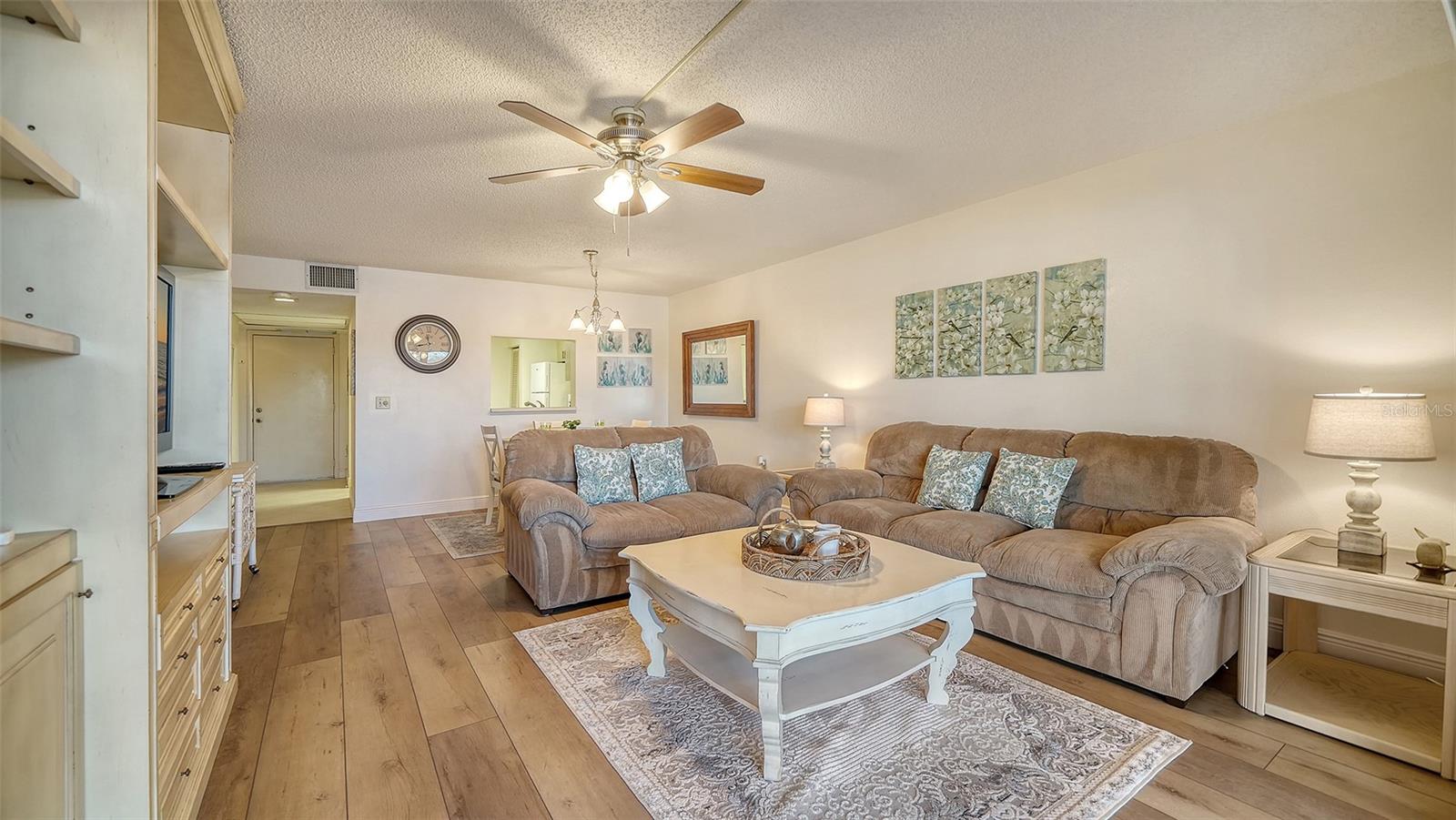 214 LAKEWOOD DR #214