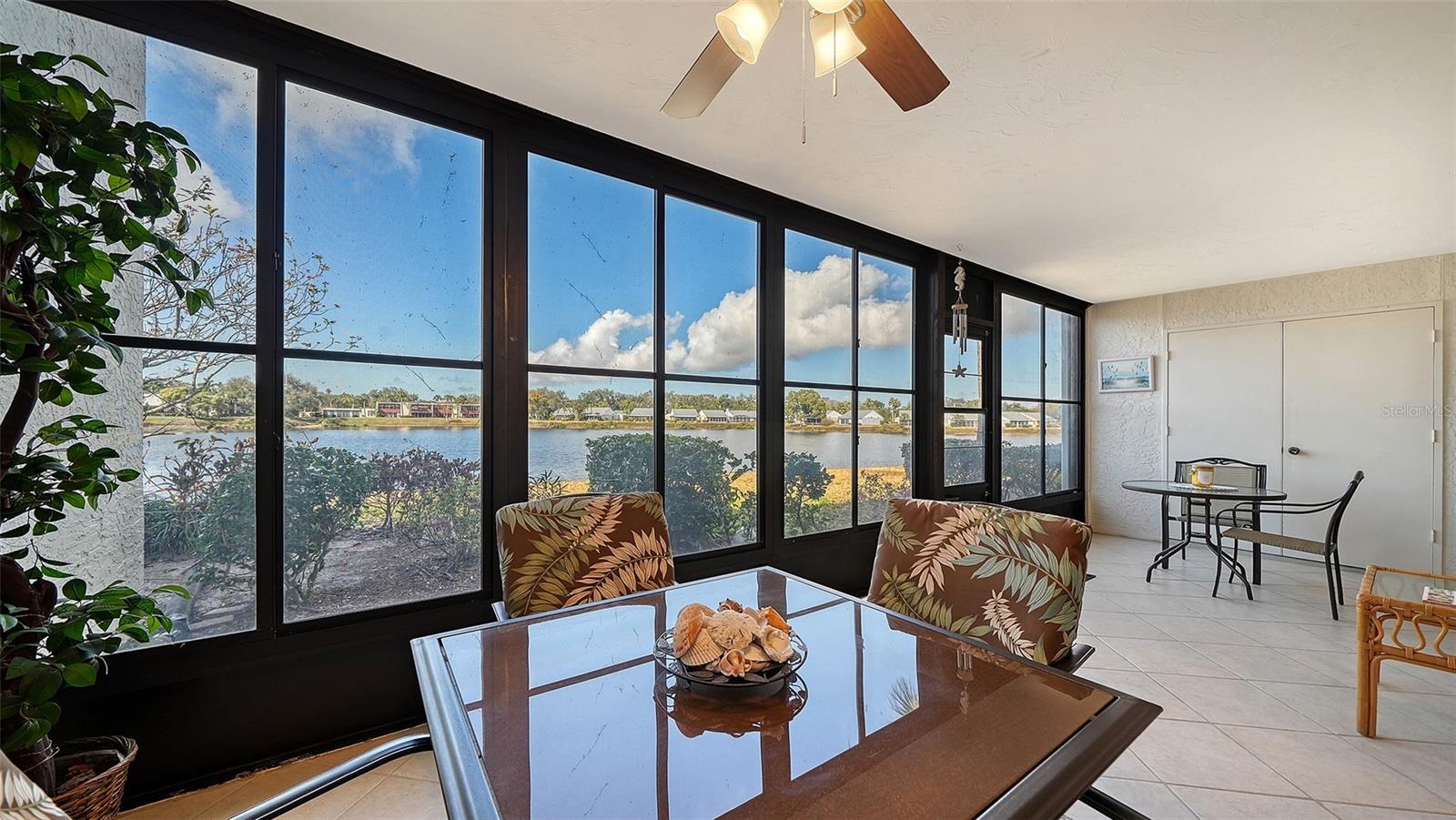 214 LAKEWOOD DR #214