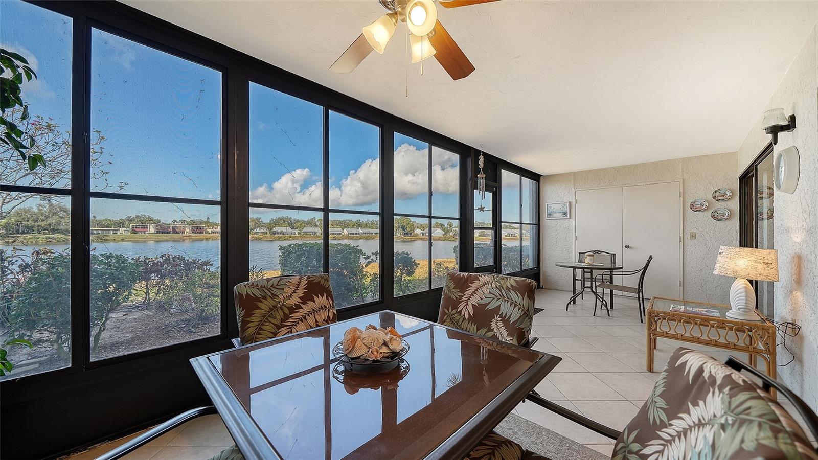 214 LAKEWOOD DR #214