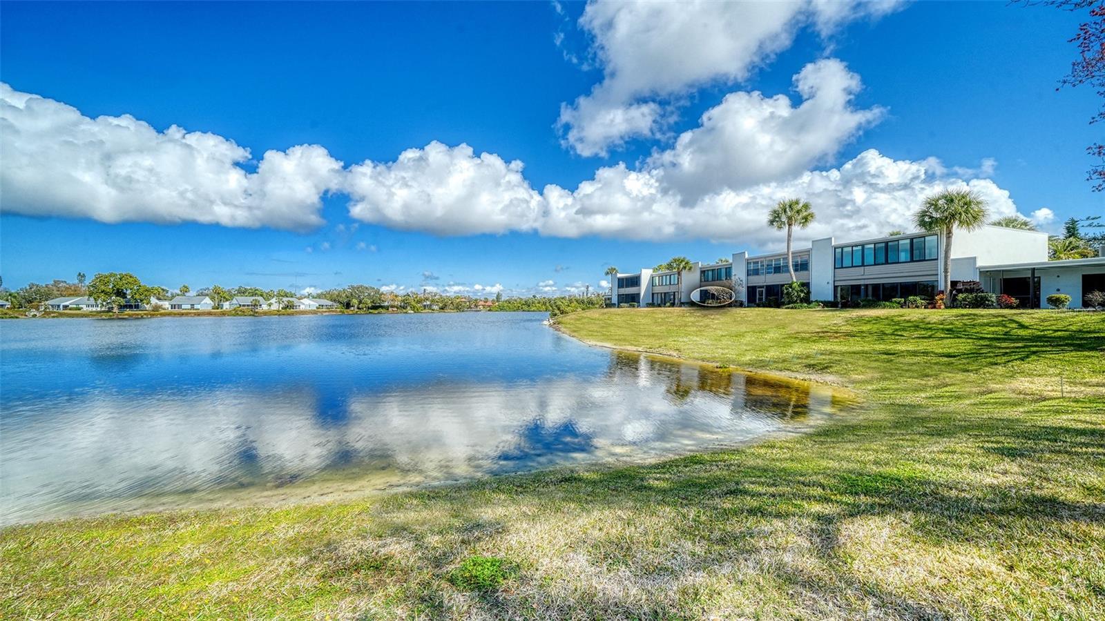 214 LAKEWOOD DR #214