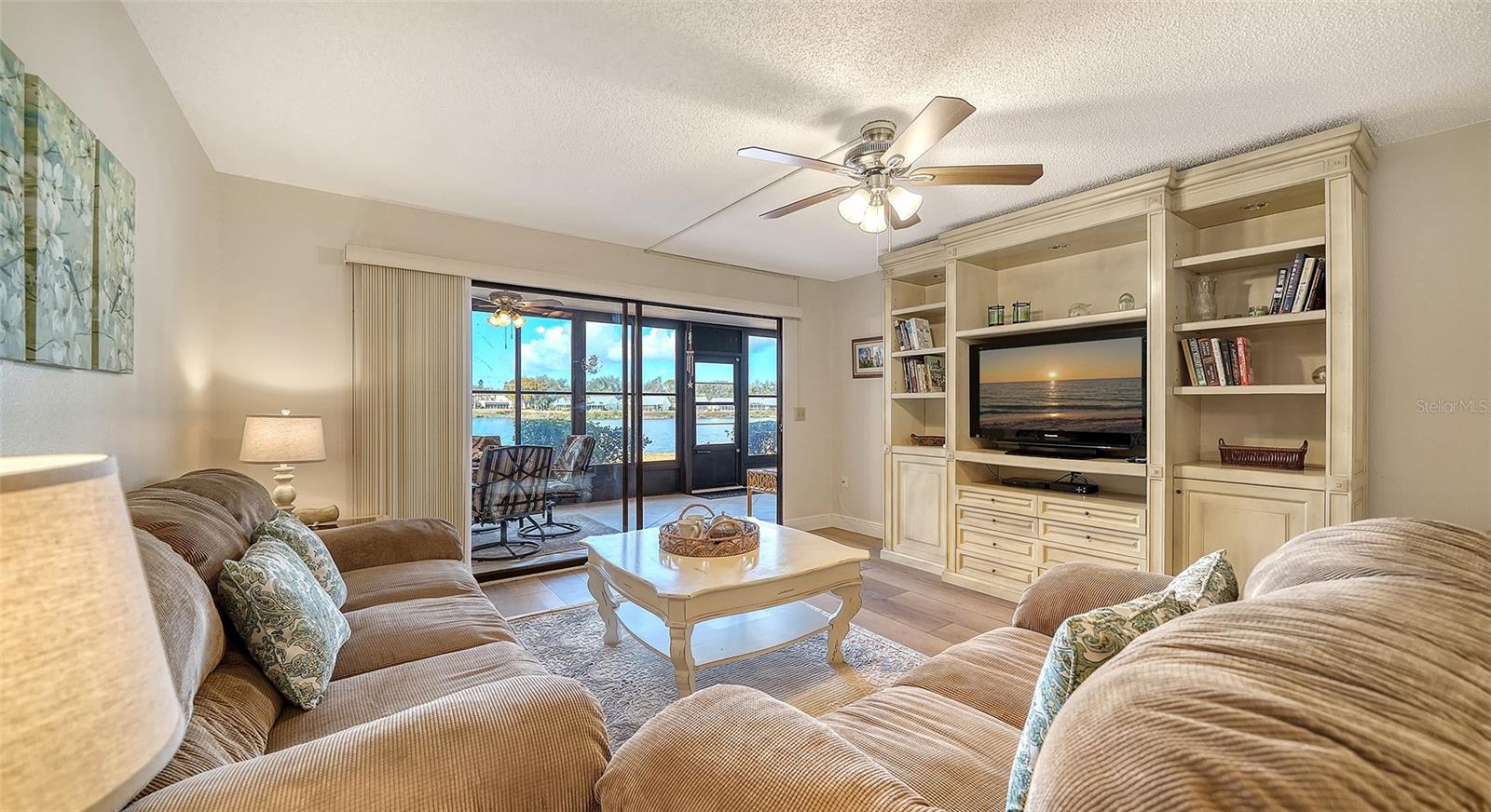 214 LAKEWOOD DR #214