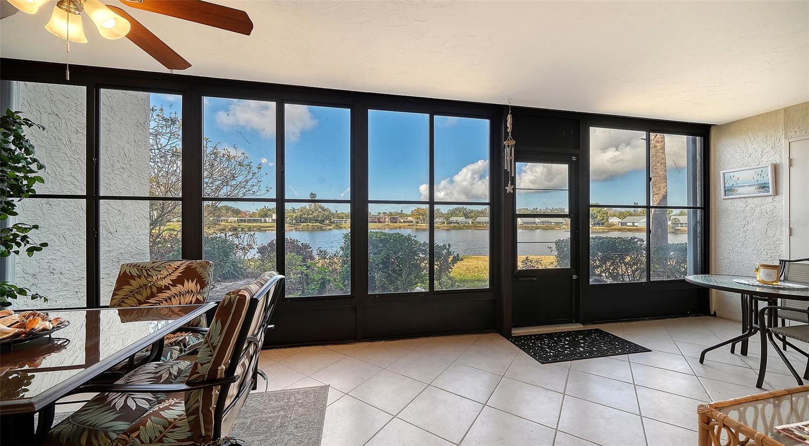 214 LAKEWOOD DR #214