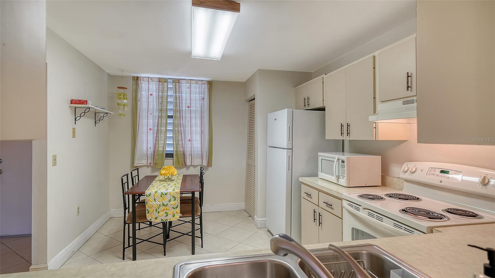 214 LAKEWOOD DR #214