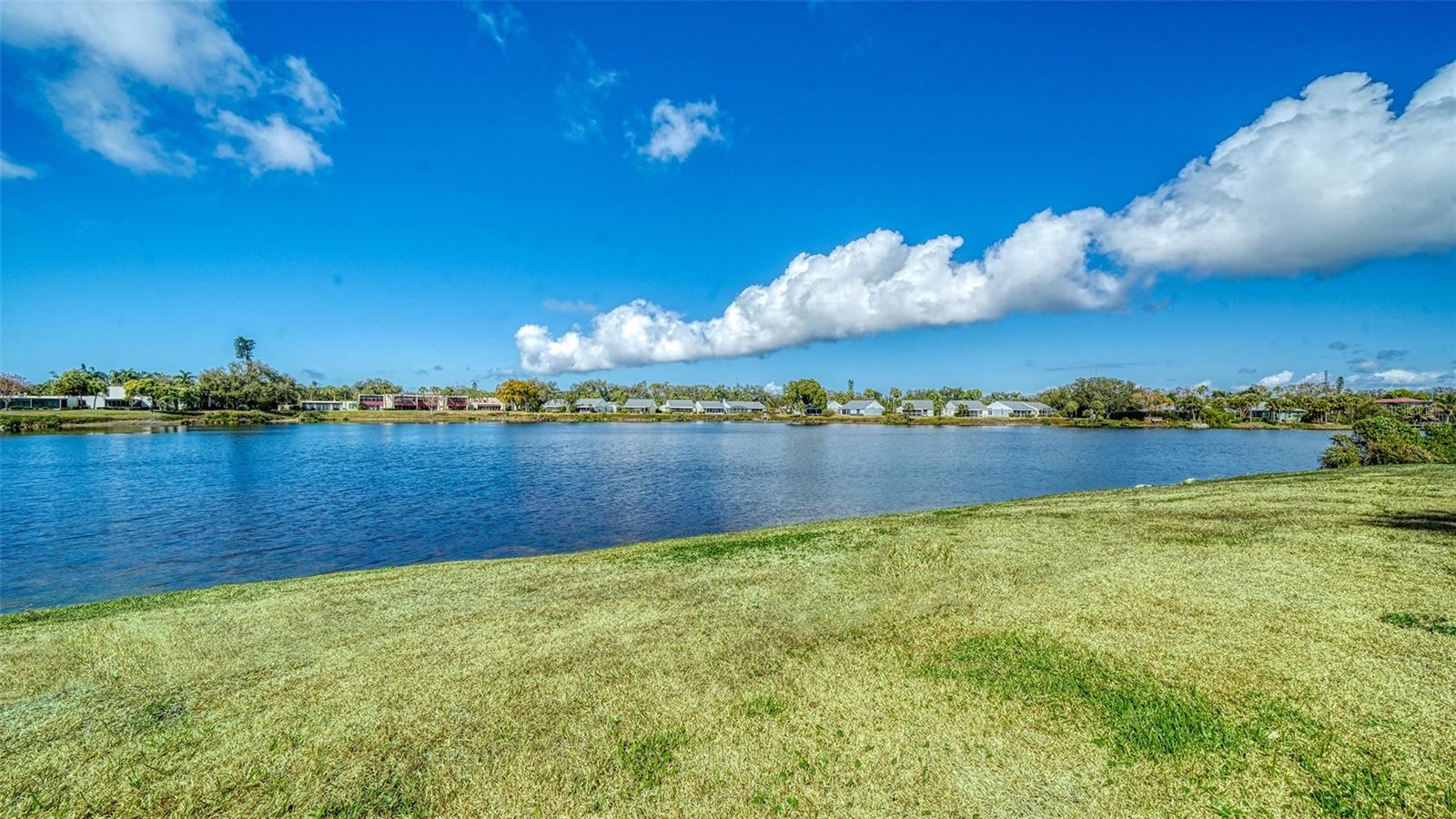 214 LAKEWOOD DR #214