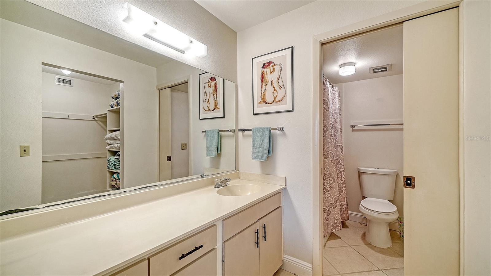 214 LAKEWOOD DR #214