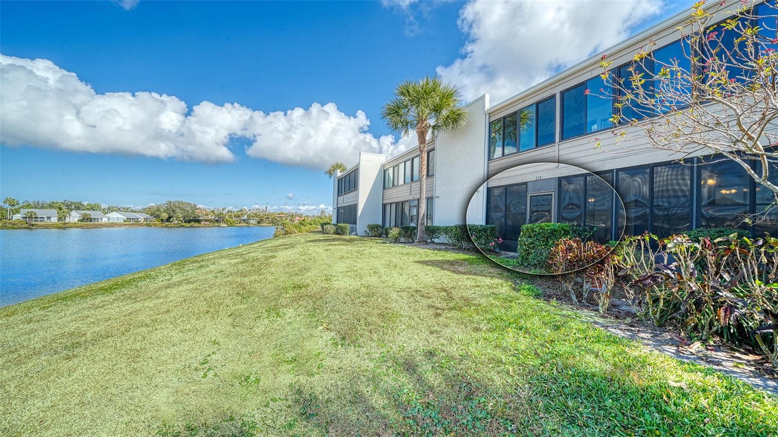 214 LAKEWOOD DR #214