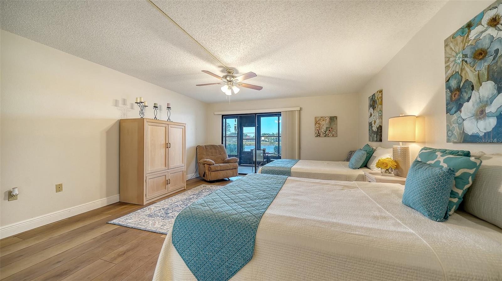 214 LAKEWOOD DR #214