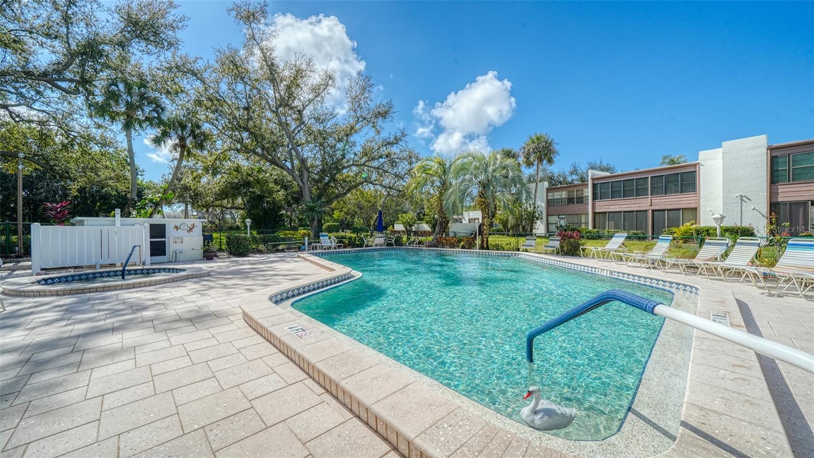 214 LAKEWOOD DR #214