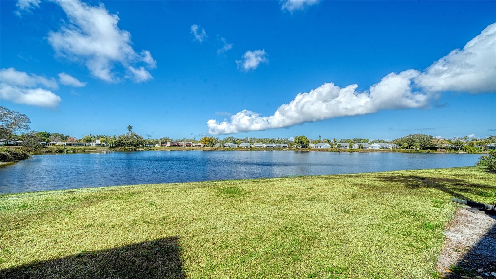 214 LAKEWOOD DR #214