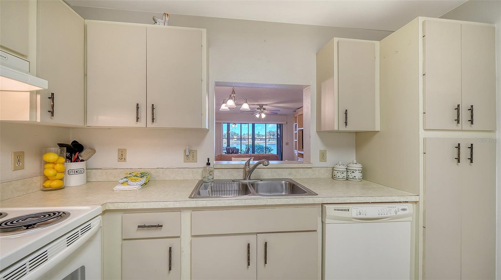 214 LAKEWOOD DR #214