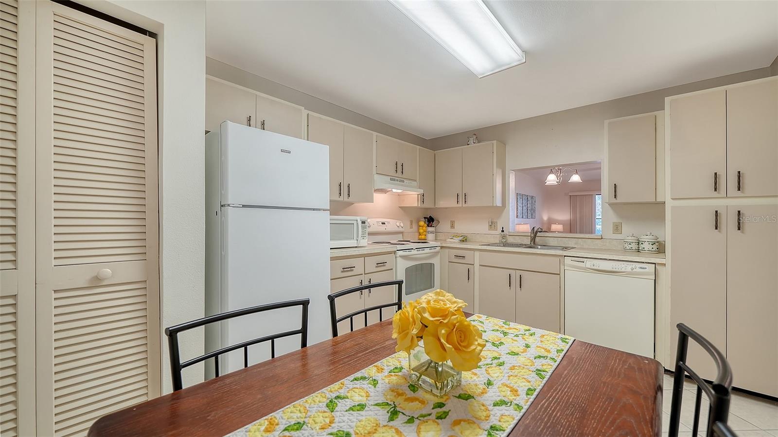 214 LAKEWOOD DR #214