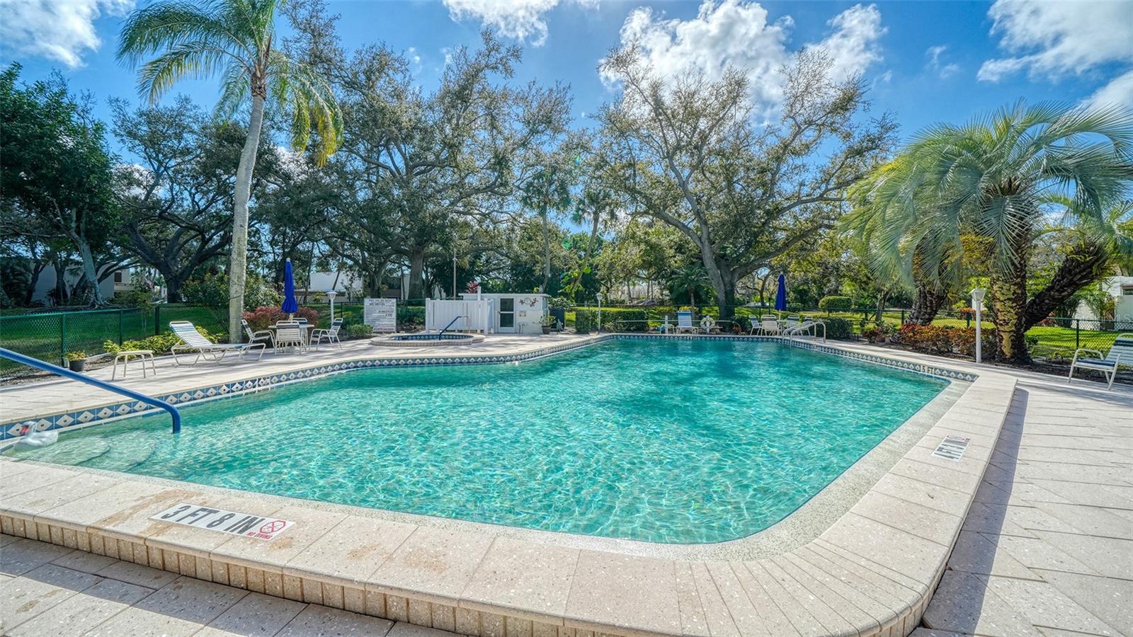 214 LAKEWOOD DR #214