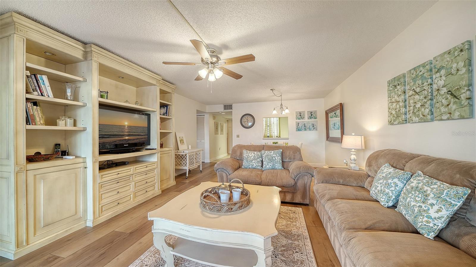 214 LAKEWOOD DR #214