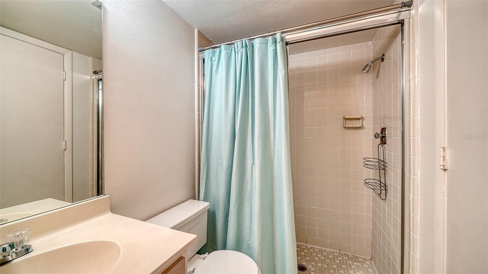 214 LAKEWOOD DR #214