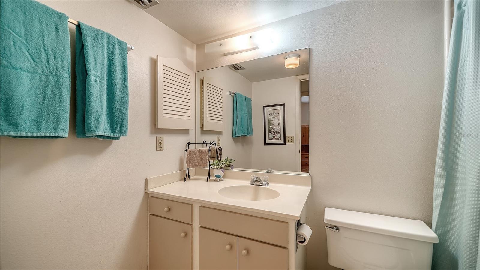 214 LAKEWOOD DR #214