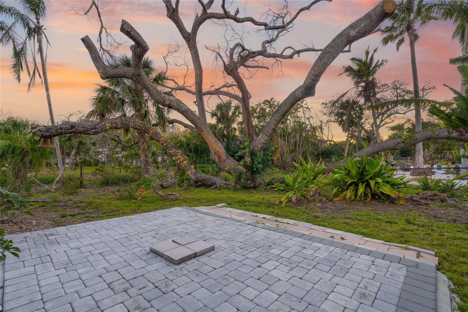 8560 HERON LAGOON CIR