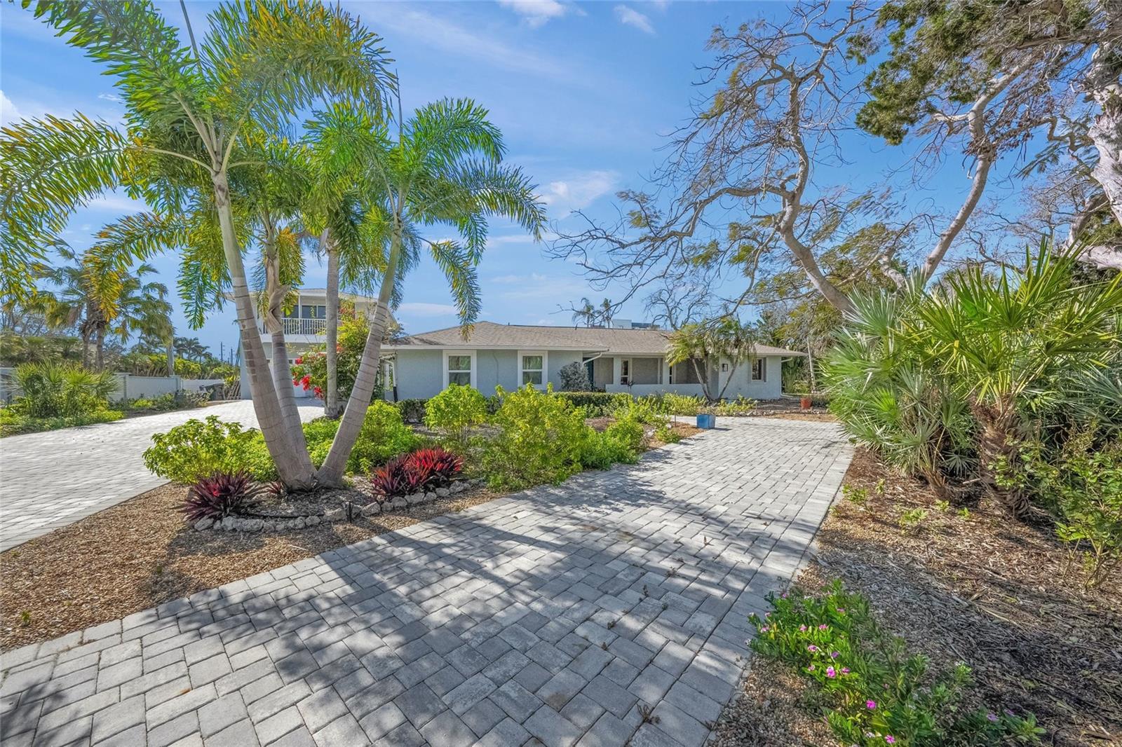 8560 HERON LAGOON CIR