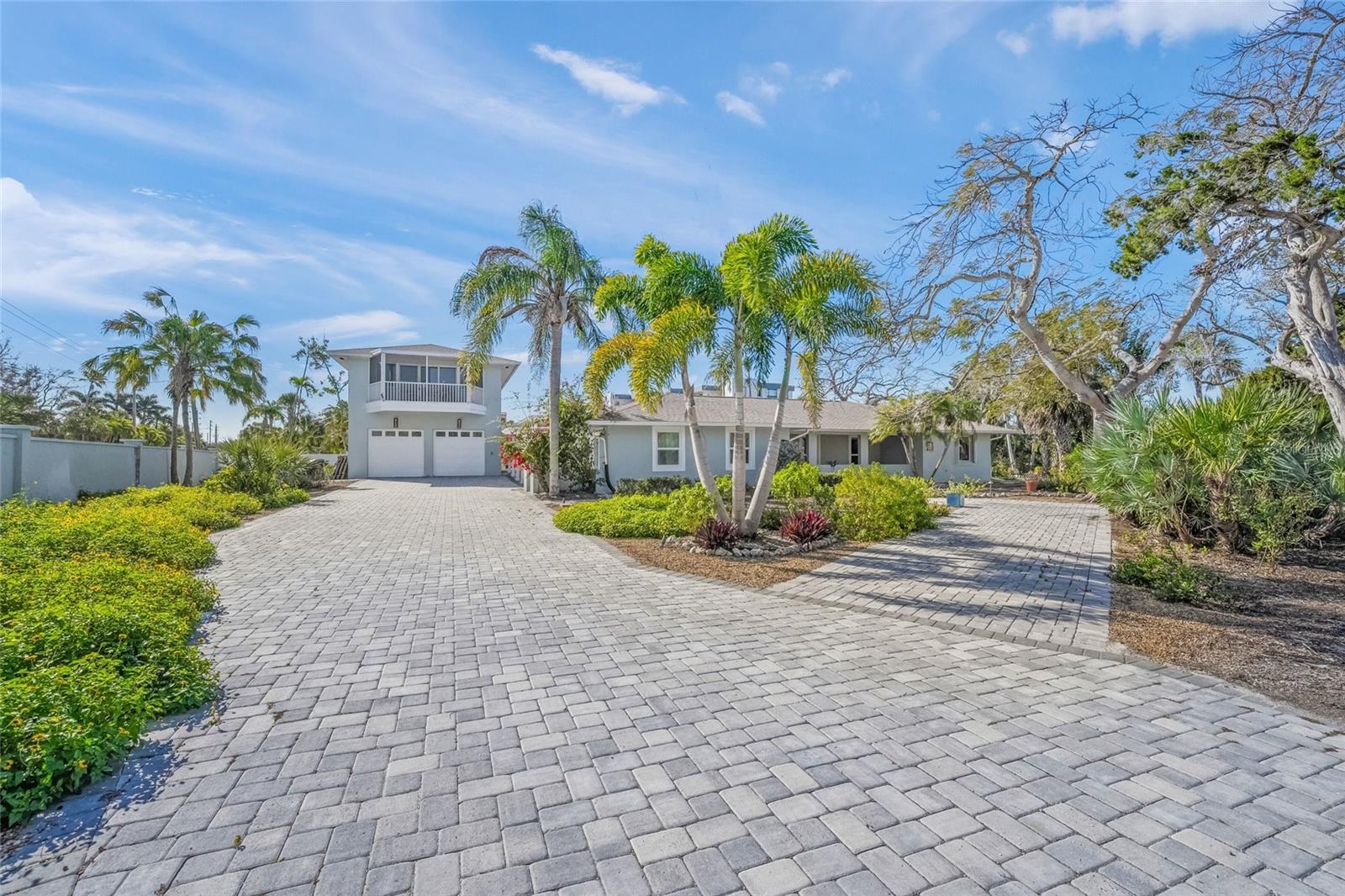 8560 HERON LAGOON CIR