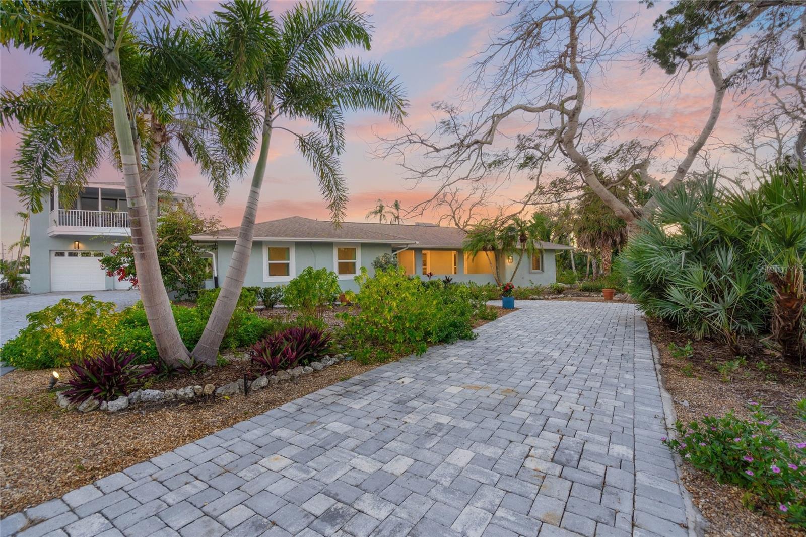 8560 HERON LAGOON CIR