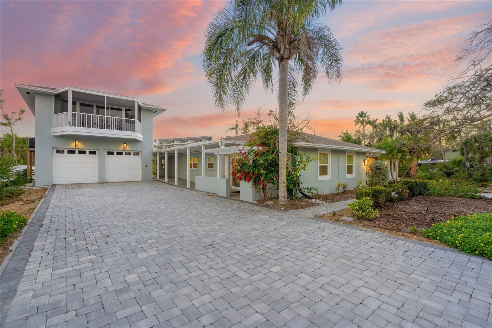 8560 HERON LAGOON CIR
