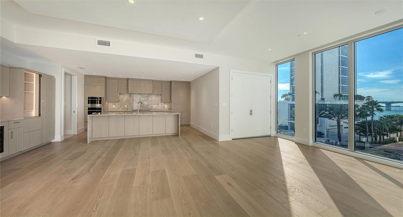 223 GOLDEN GATE PT #302